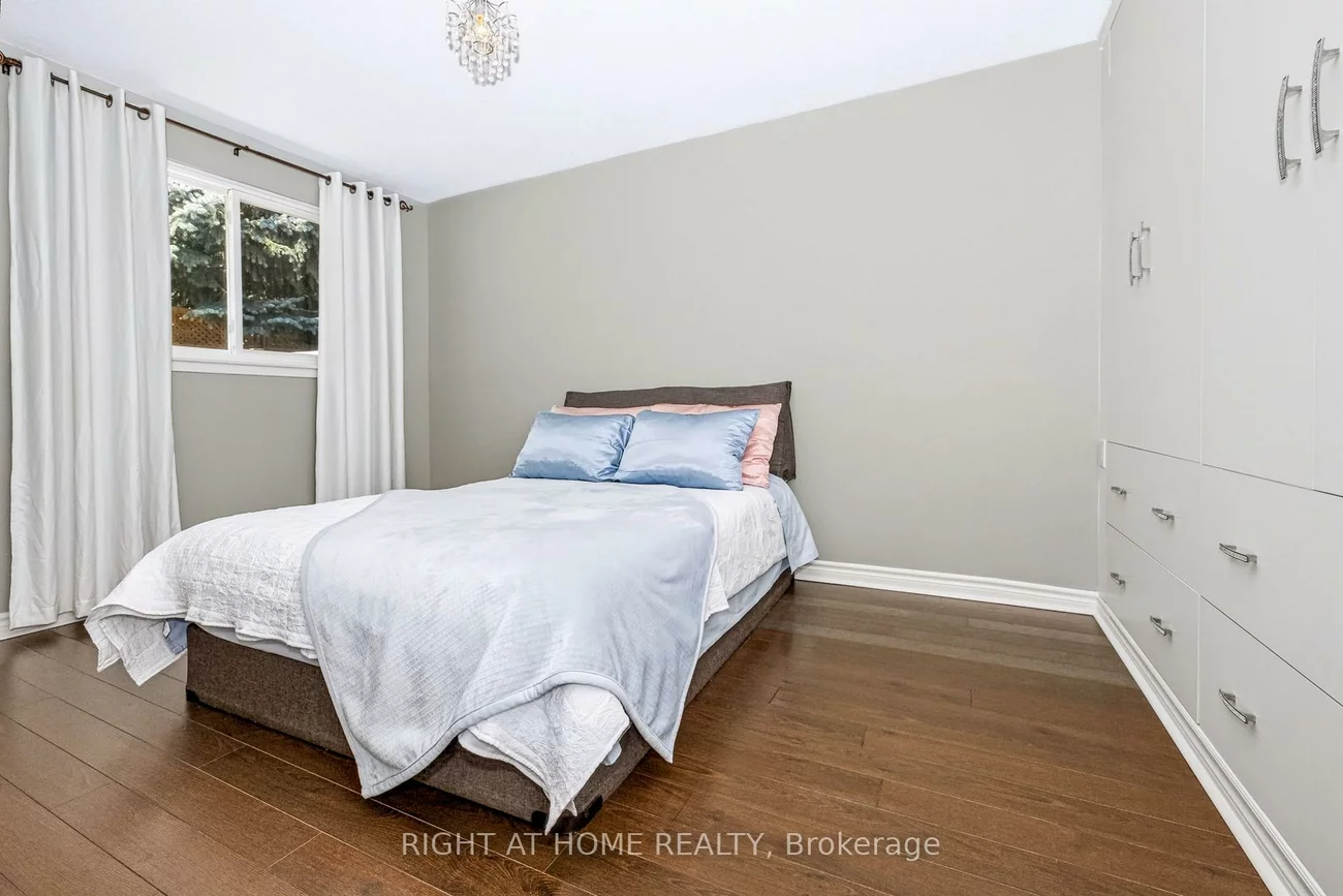 229, Britannia, Bradford, Bradford West Gwillimbury