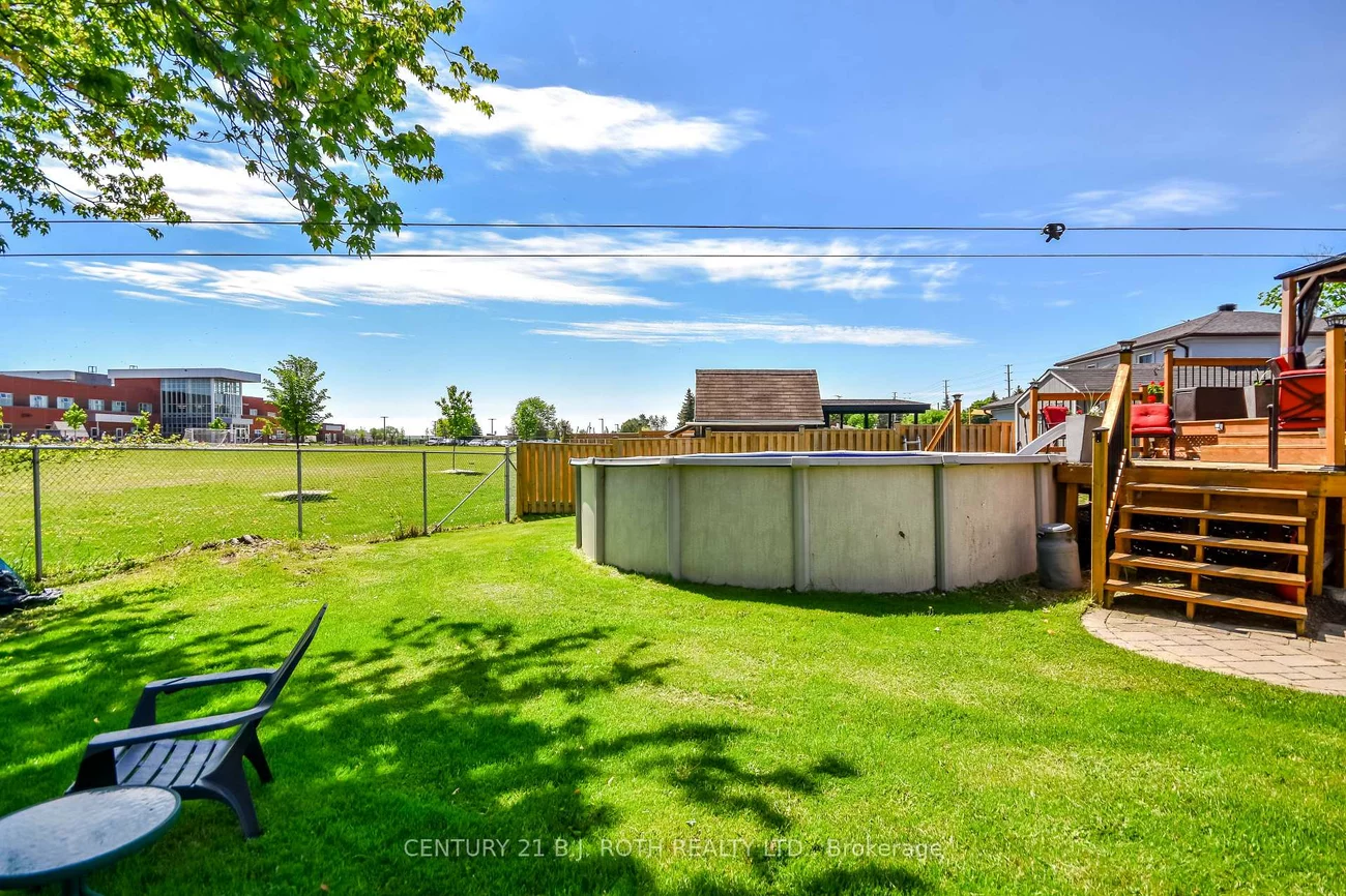 671, Simcoe, Bradford, Bradford West Gwillimbury