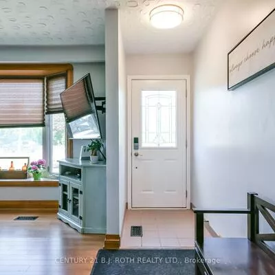 671, Simcoe, Bradford, Bradford West Gwillimbury