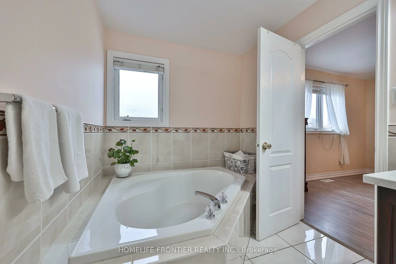 30, Saint, Bradford, Bradford West Gwillimbury