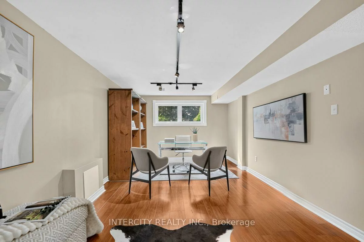 6, Compton, Bradford, Bradford West Gwillimbury