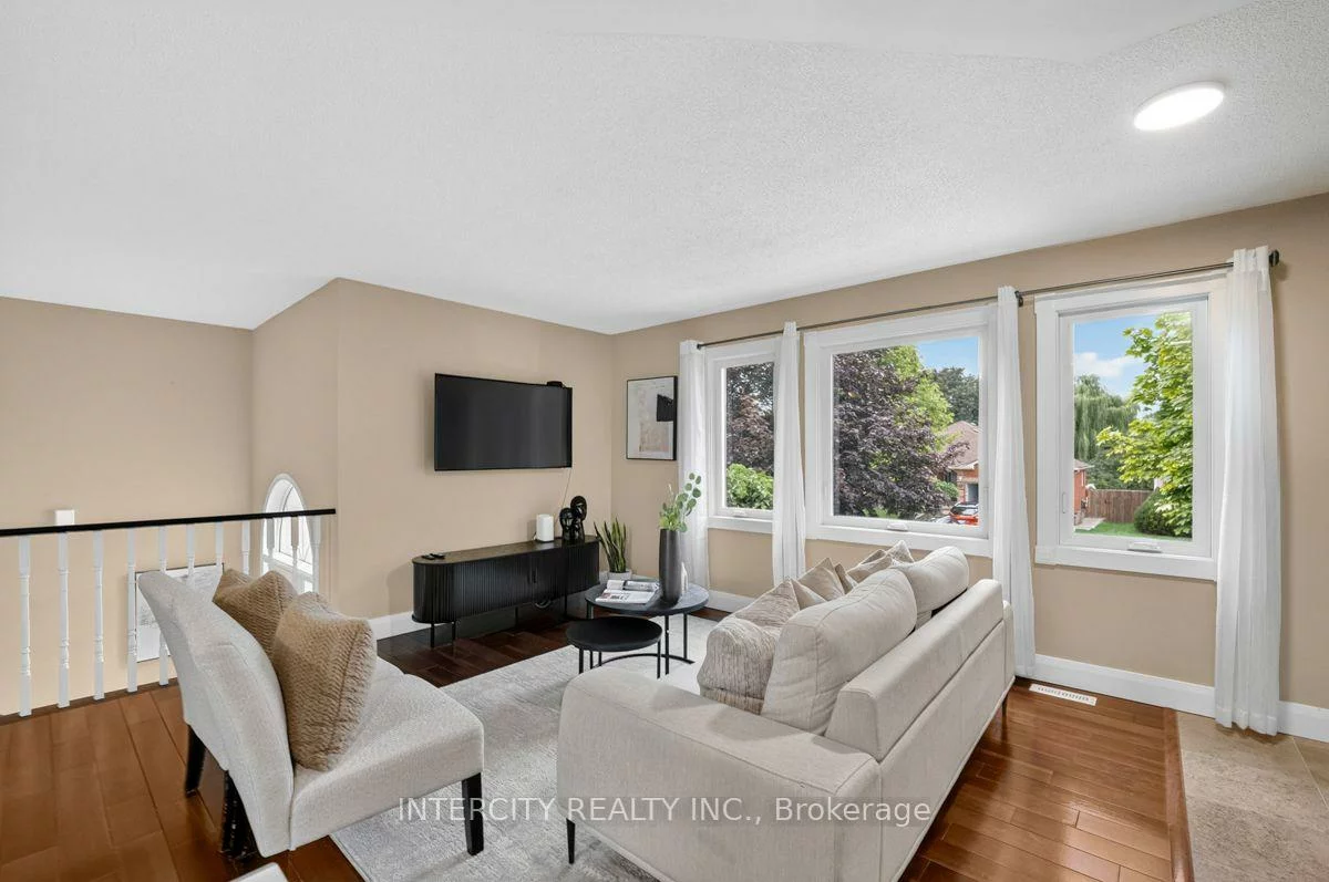 6, Compton, Bradford, Bradford West Gwillimbury