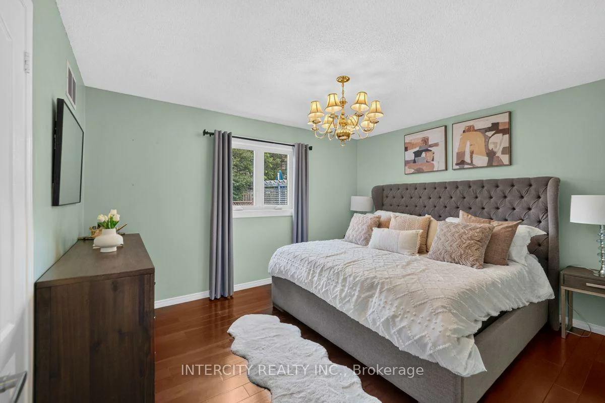 6, Compton, Bradford, Bradford West Gwillimbury