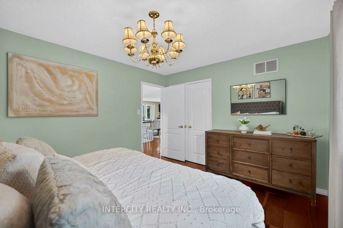 6, Compton, Bradford, Bradford West Gwillimbury