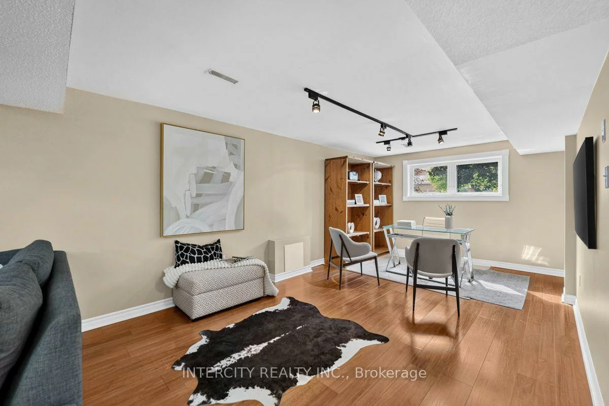 6, Compton, Bradford, Bradford West Gwillimbury