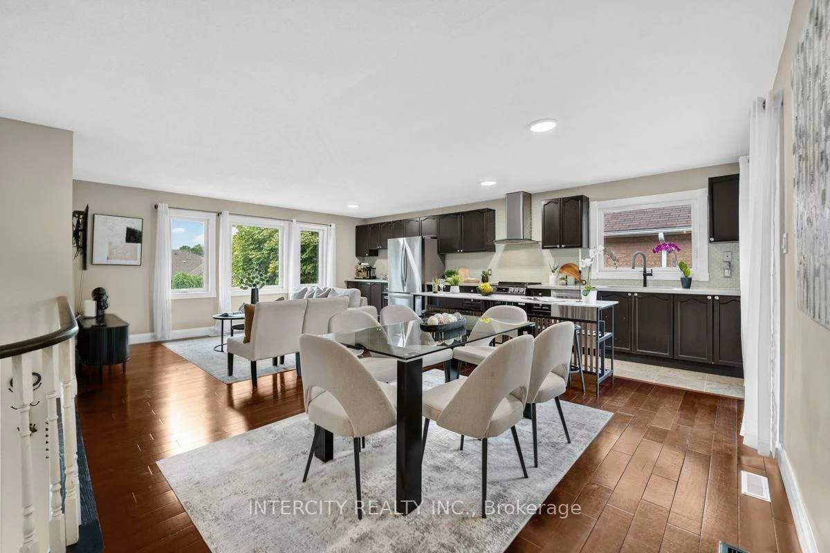 6, Compton, Bradford, Bradford West Gwillimbury