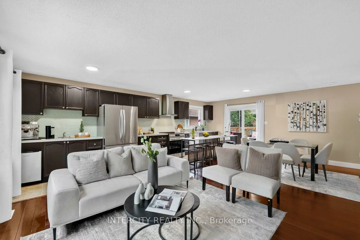6, Compton, Bradford, Bradford West Gwillimbury