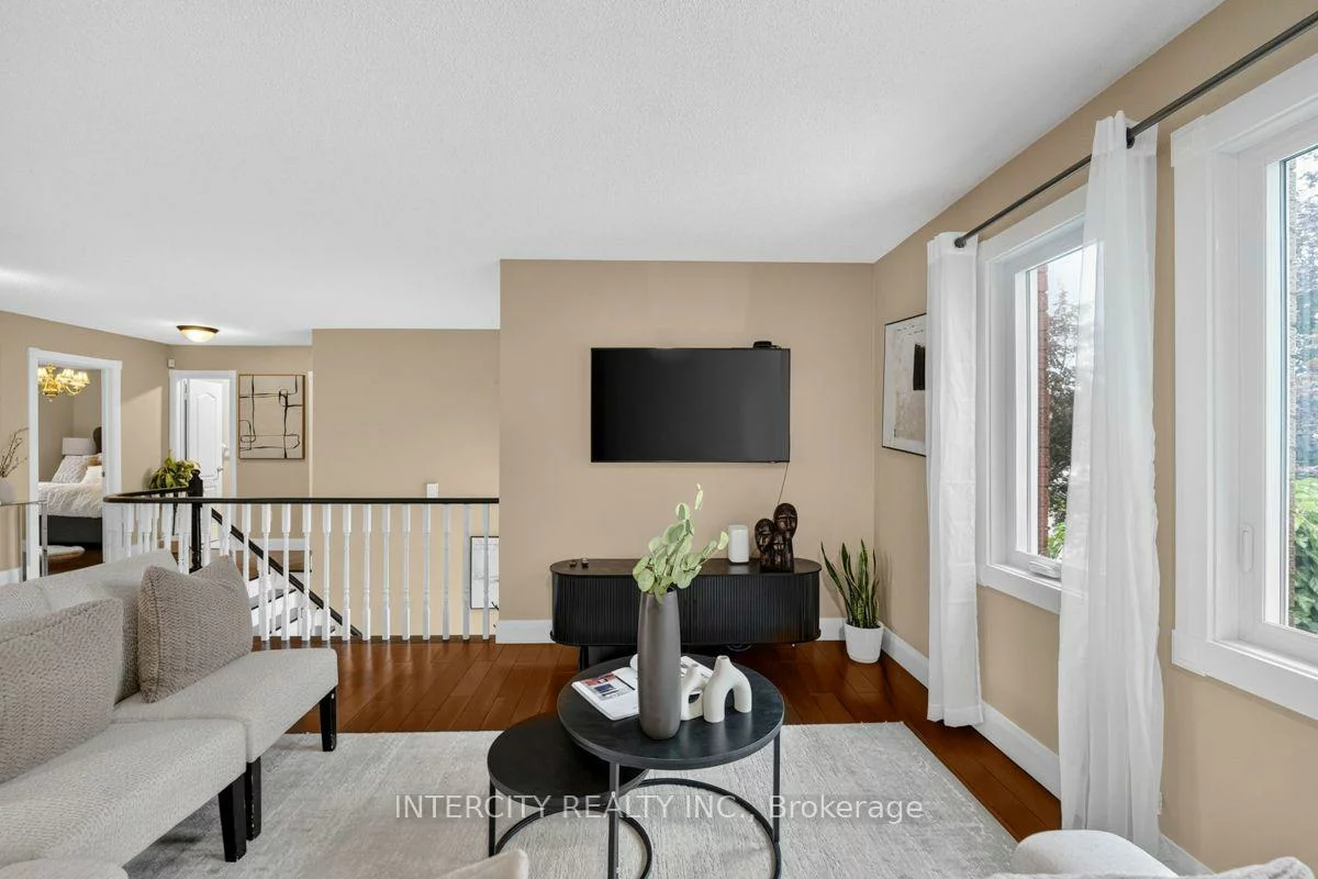 6, Compton, Bradford, Bradford West Gwillimbury