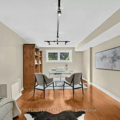 6, Compton, Bradford, Bradford West Gwillimbury