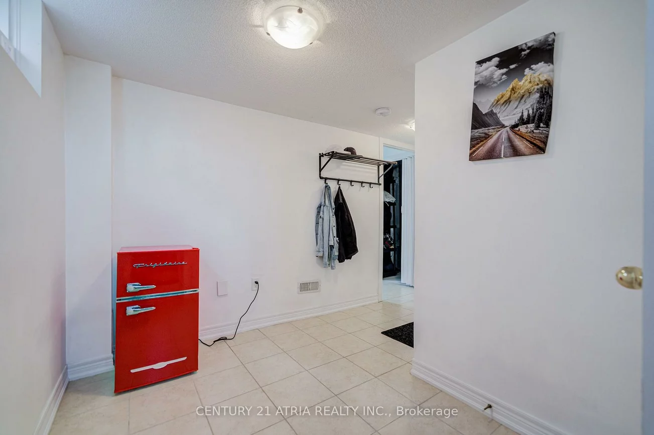 25, Matthewson, Bradford, Bradford West Gwillimbury