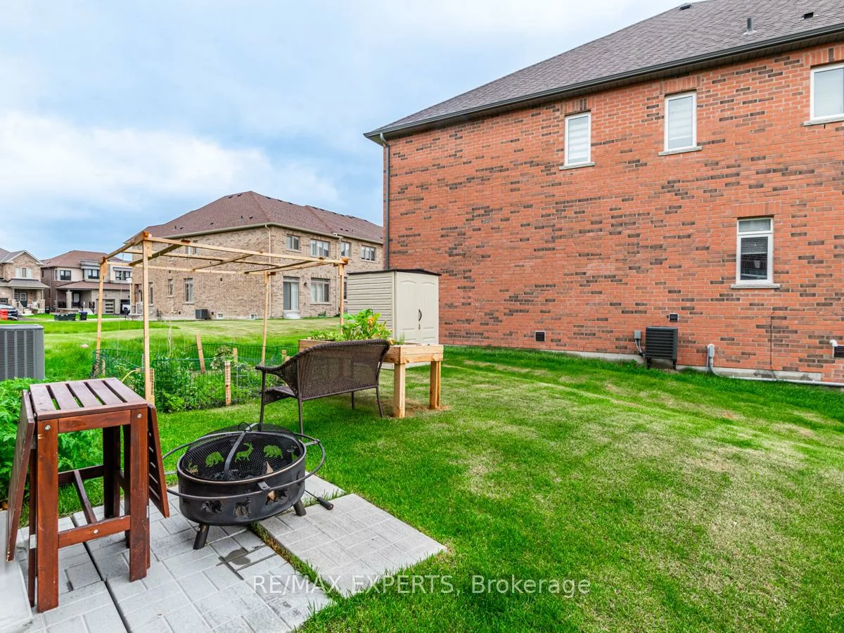 12, Ferragine, Bradford, Bradford West Gwillimbury