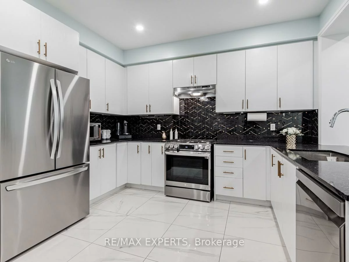 12, Ferragine, Bradford, Bradford West Gwillimbury