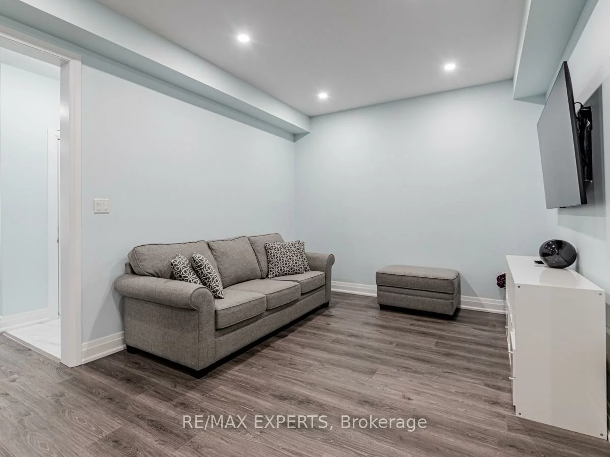 12, Ferragine, Bradford, Bradford West Gwillimbury