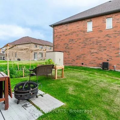 12, Ferragine, Bradford, Bradford West Gwillimbury