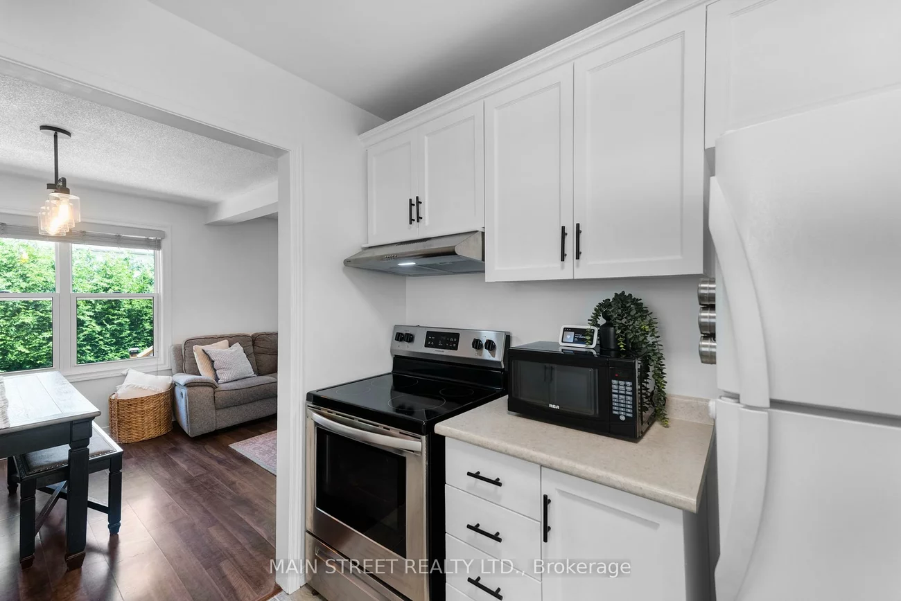 203, Colborne, Bradford, Bradford West Gwillimbury