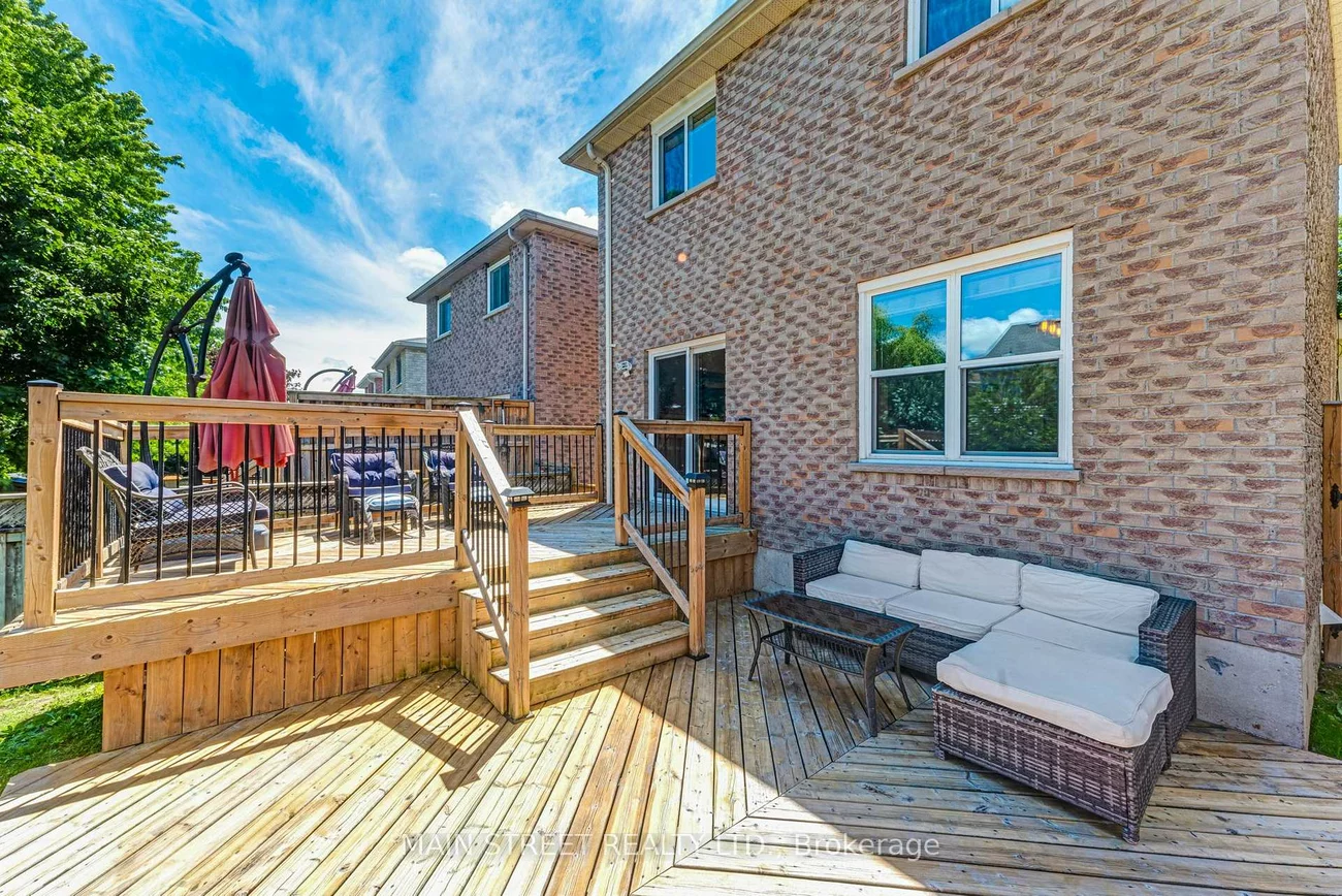 203, Colborne, Bradford, Bradford West Gwillimbury