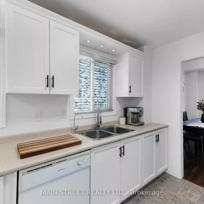 203, Colborne, Bradford, Bradford West Gwillimbury