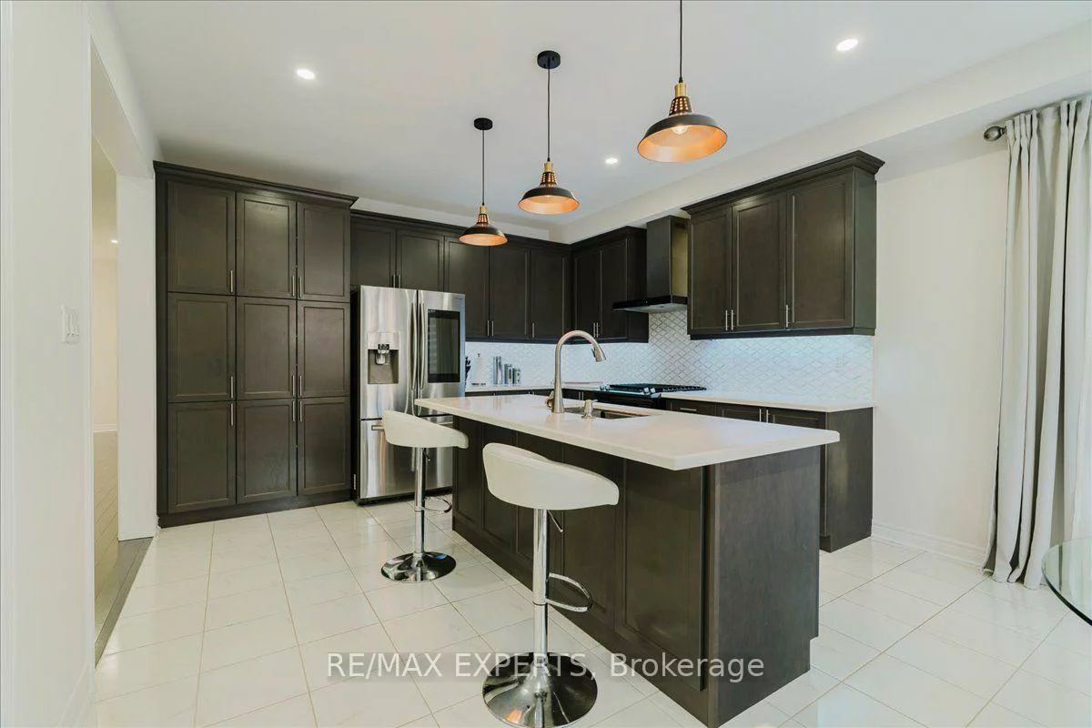 43, Lewis, Bradford, Bradford West Gwillimbury