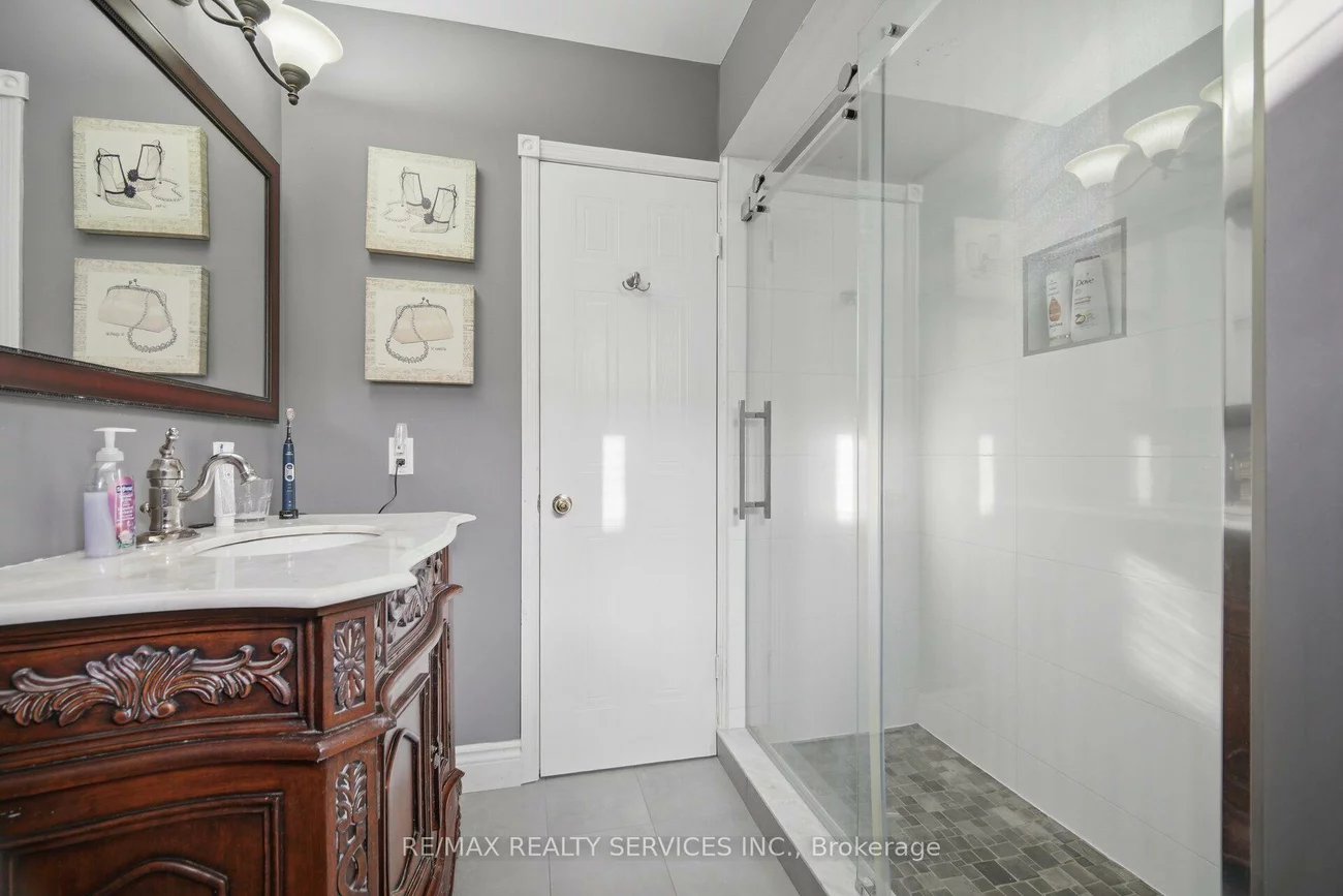 46, Magani, Bradford, Bradford West Gwillimbury
