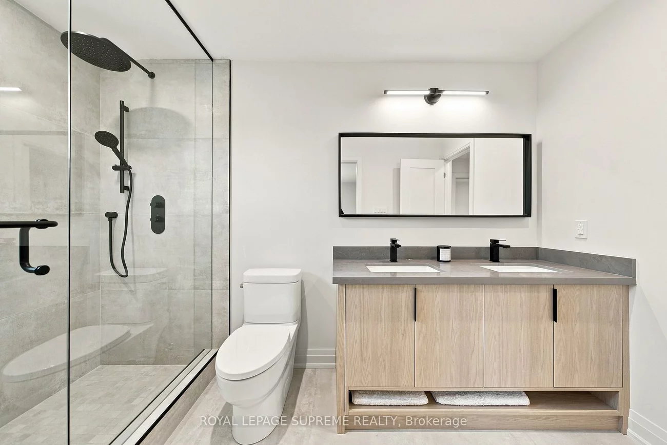 26, Crown, Bradford, Bradford West Gwillimbury