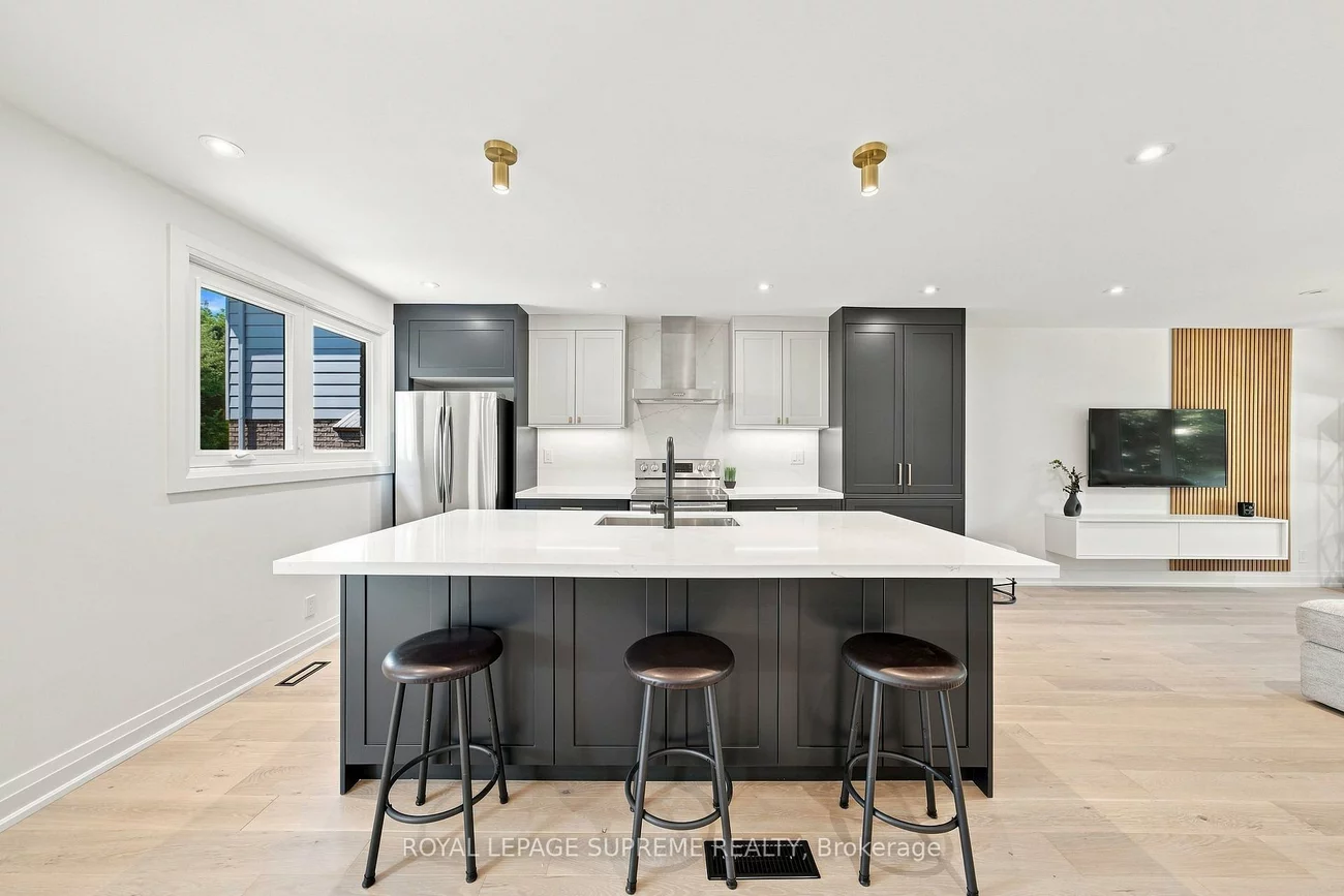 26, Crown, Bradford, Bradford West Gwillimbury