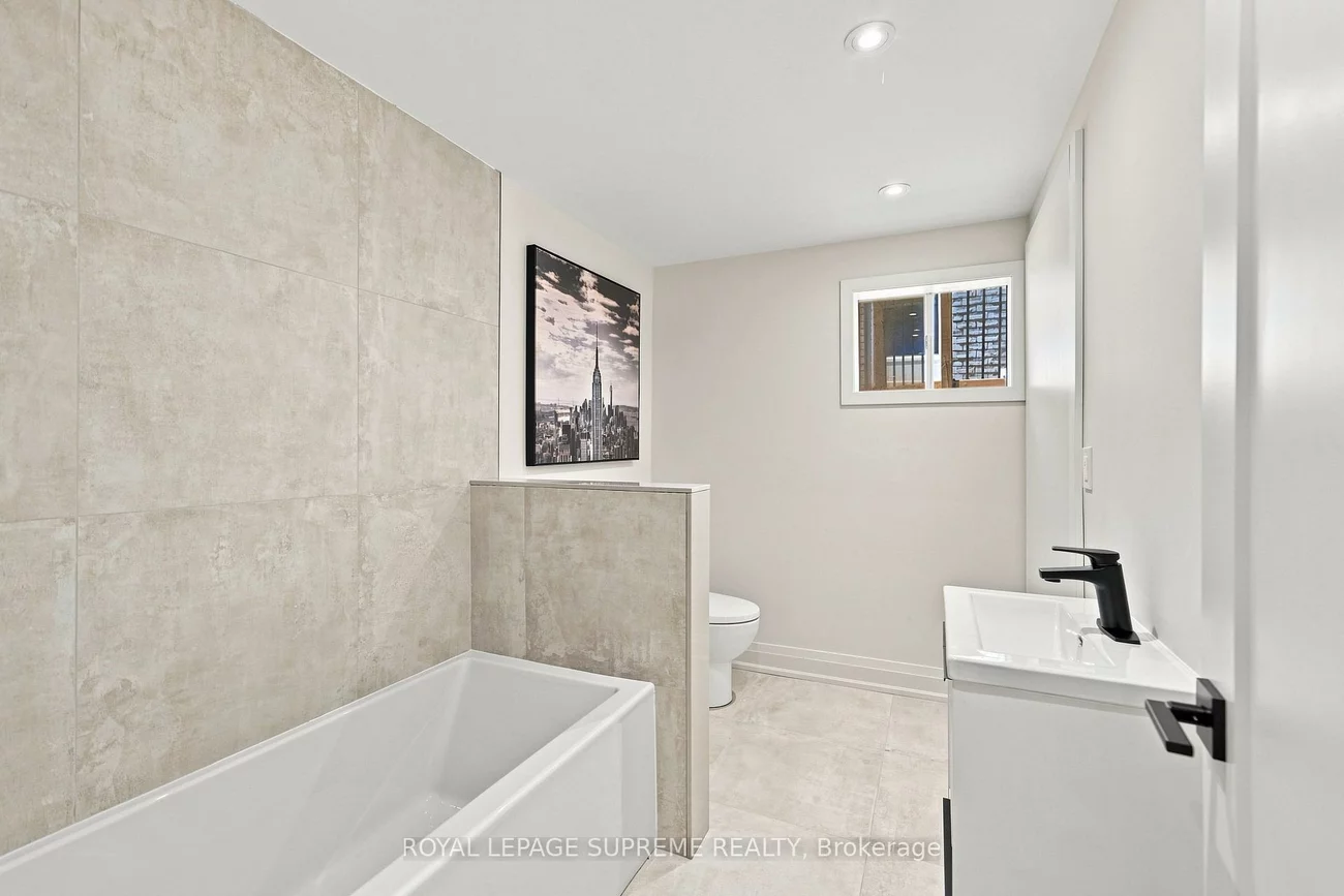 26, Crown, Bradford, Bradford West Gwillimbury