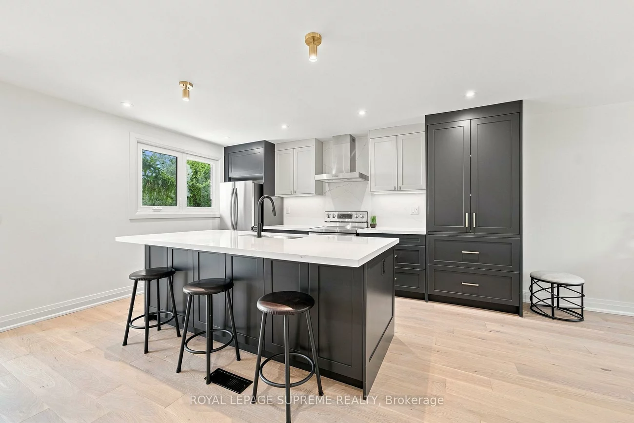 26, Crown, Bradford, Bradford West Gwillimbury