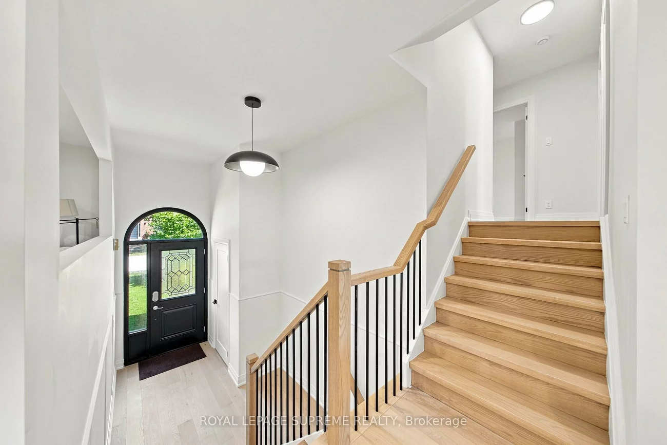 26, Crown, Bradford, Bradford West Gwillimbury
