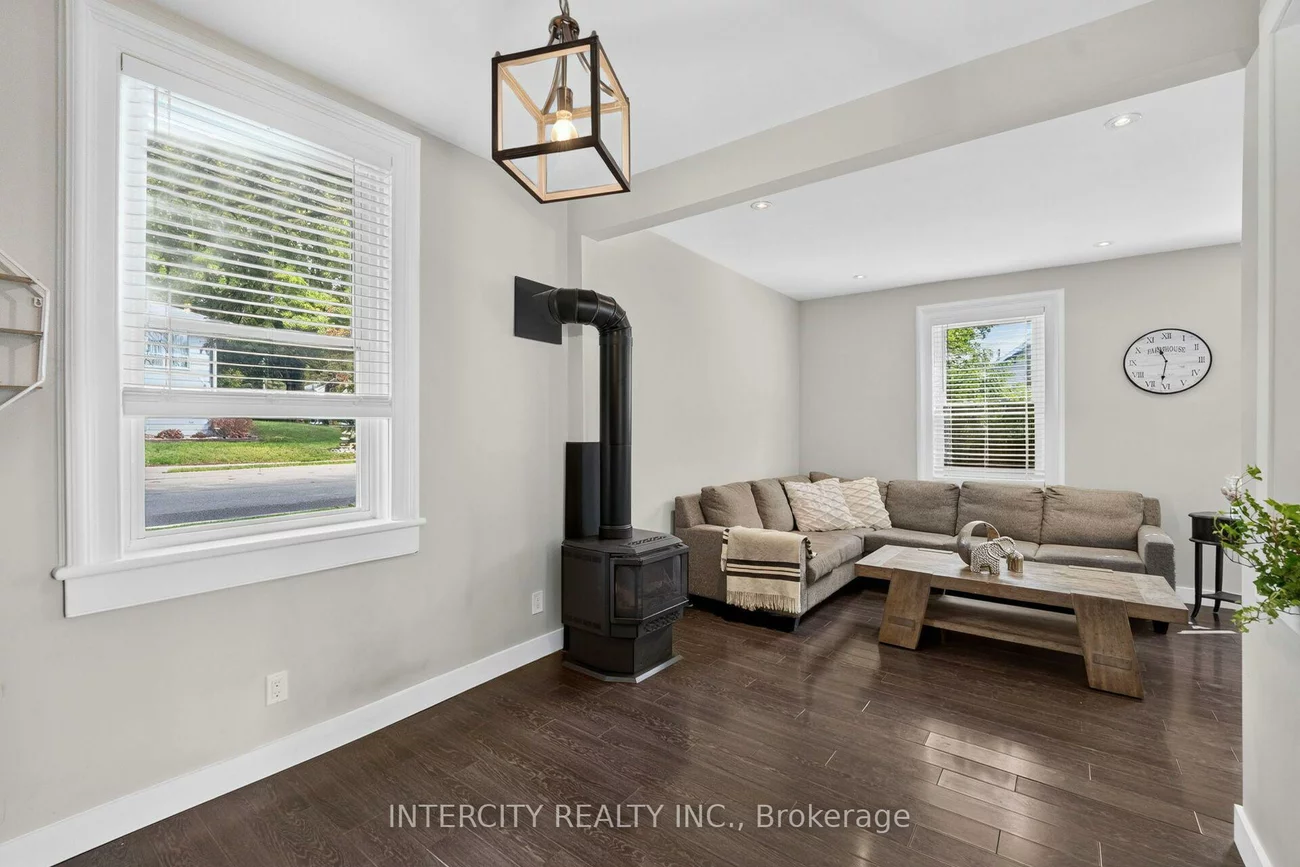 98, Essa, Bradford, Bradford West Gwillimbury