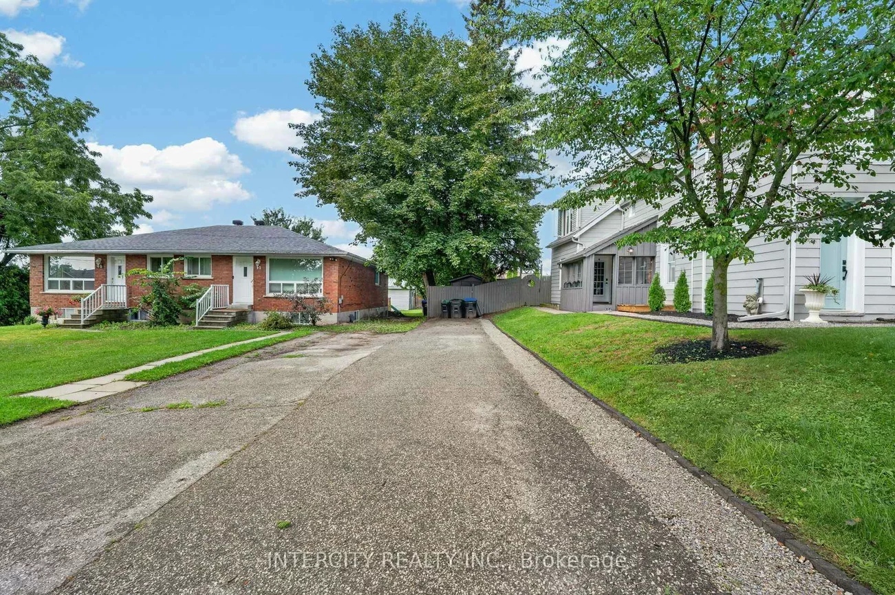 98, Essa, Bradford, Bradford West Gwillimbury