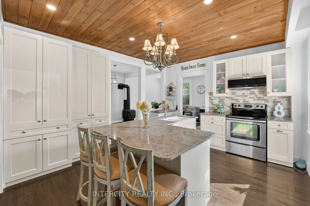 98, Essa, Bradford, Bradford West Gwillimbury