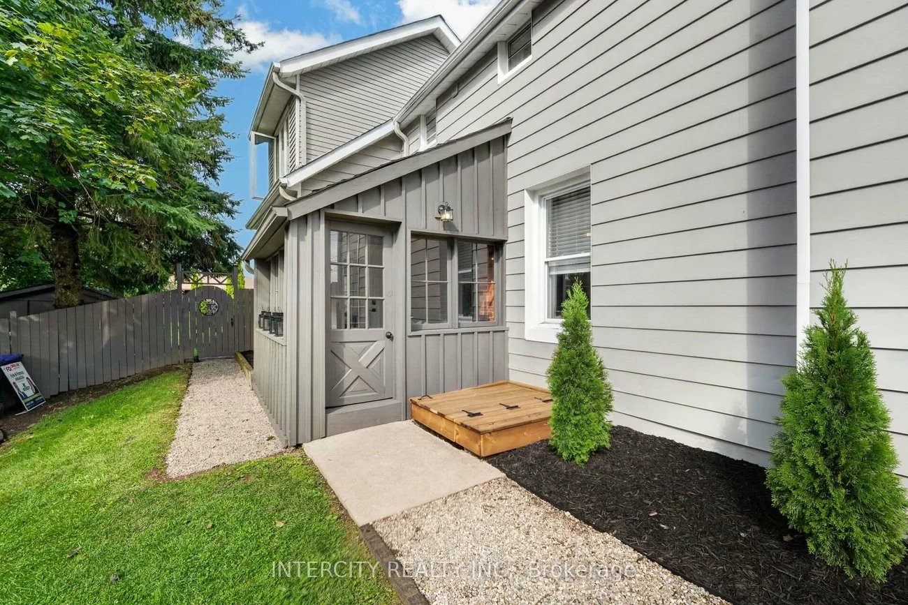 98, Essa, Bradford, Bradford West Gwillimbury