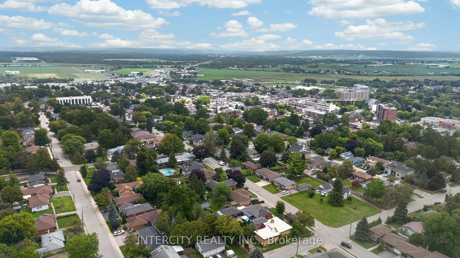 98, Essa, Bradford, Bradford West Gwillimbury