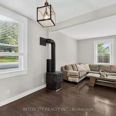 98, Essa, Bradford, Bradford West Gwillimbury
