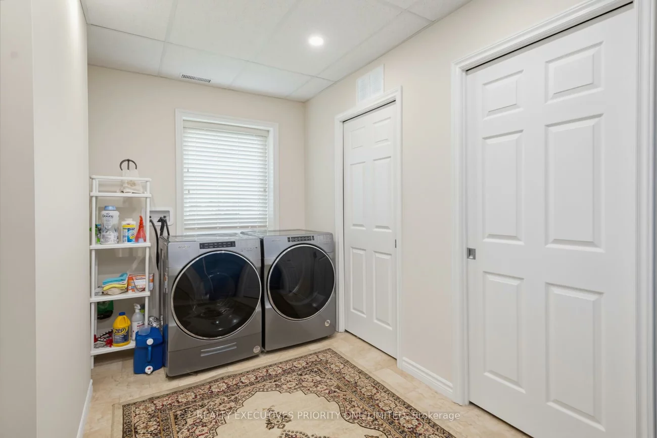 202, John, Bradford, Bradford West Gwillimbury