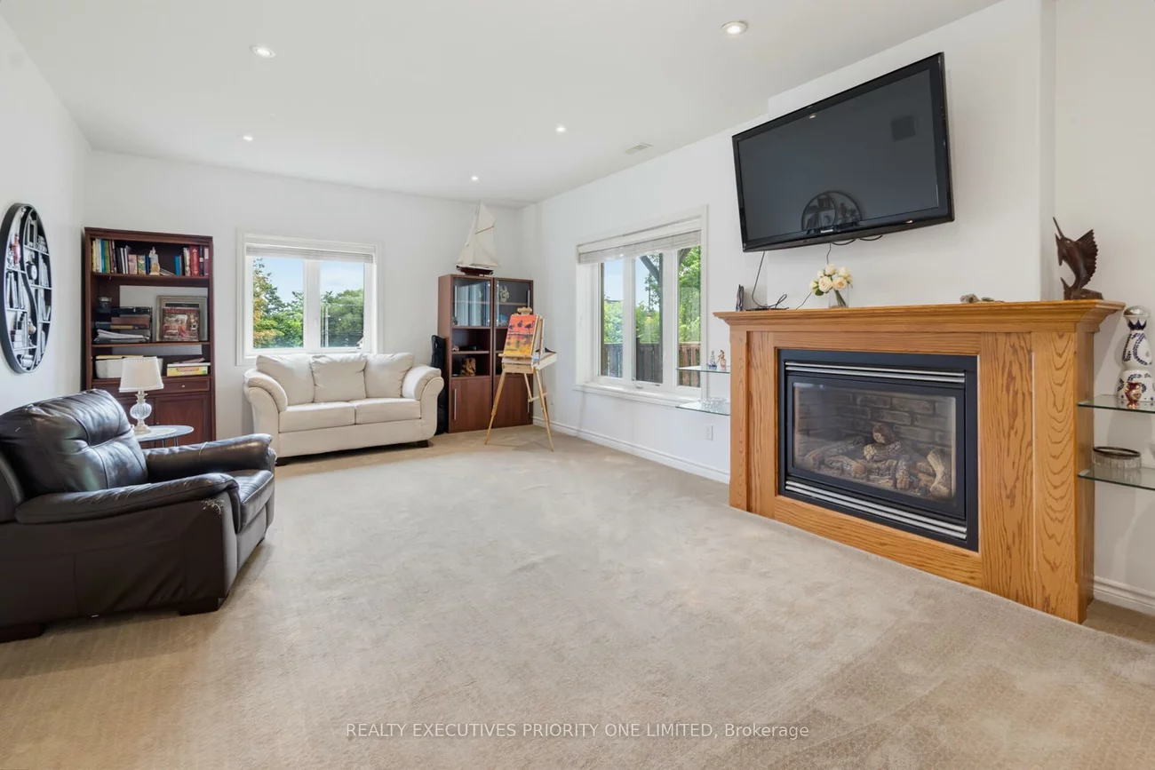 202, John, Bradford, Bradford West Gwillimbury