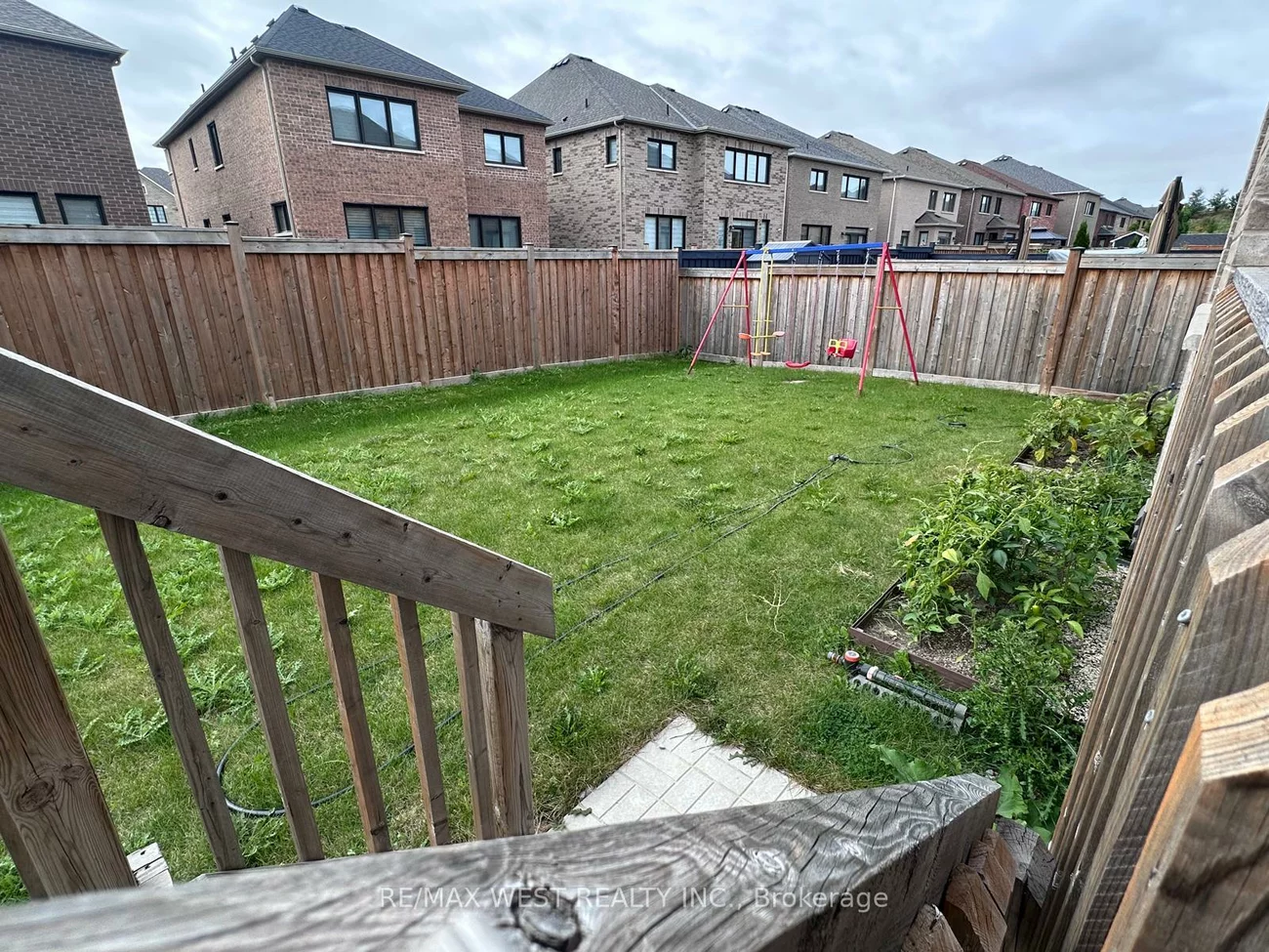111, Scarlet, Bradford, Bradford West Gwillimbury