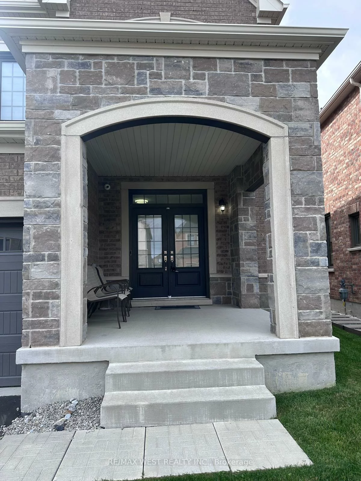 111, Scarlet, Bradford, Bradford West Gwillimbury
