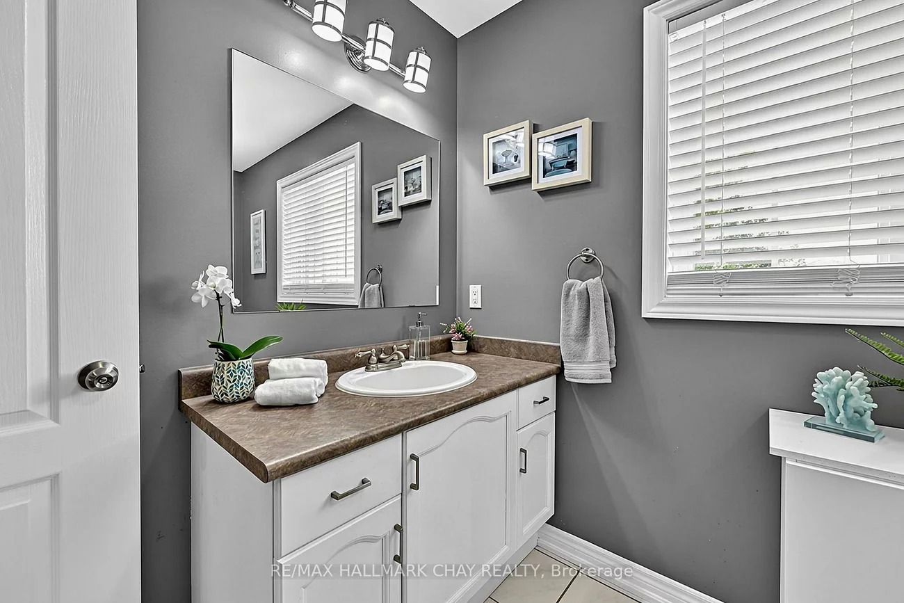 102, Noble, Bradford, Bradford West Gwillimbury
