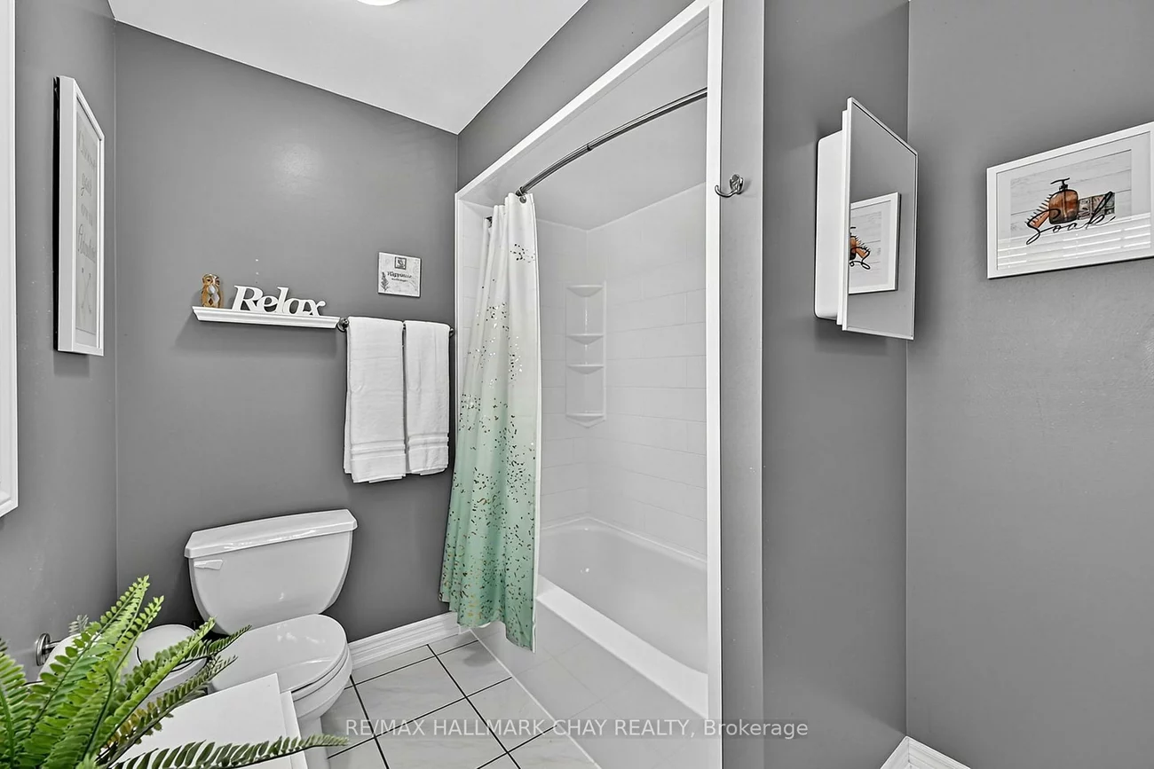 102, Noble, Bradford, Bradford West Gwillimbury