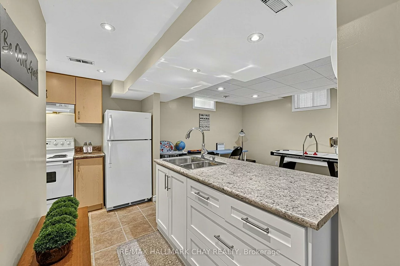 102, Noble, Bradford, Bradford West Gwillimbury