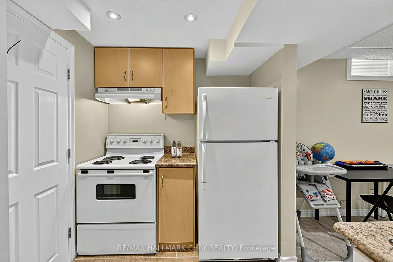 102, Noble, Bradford, Bradford West Gwillimbury