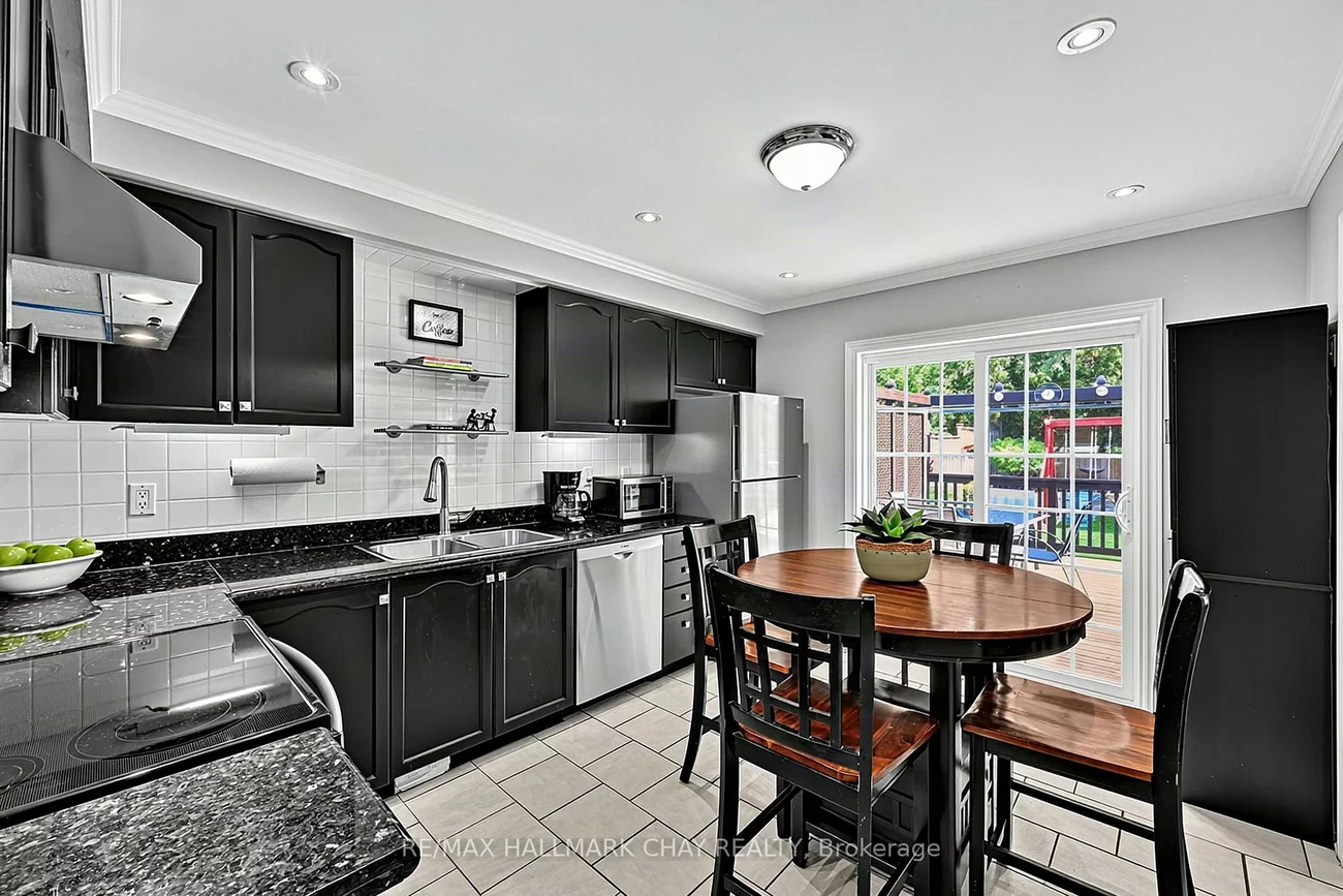 102, Noble, Bradford, Bradford West Gwillimbury
