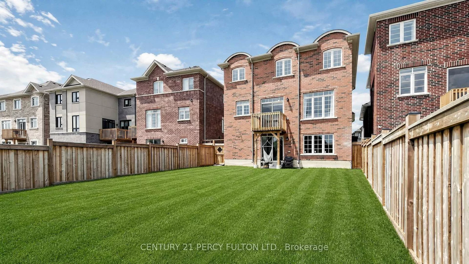 166, Ferragine, Bradford, Bradford West Gwillimbury