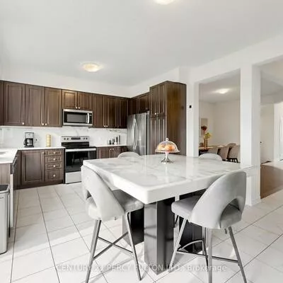 166, Ferragine, Bradford, Bradford West Gwillimbury