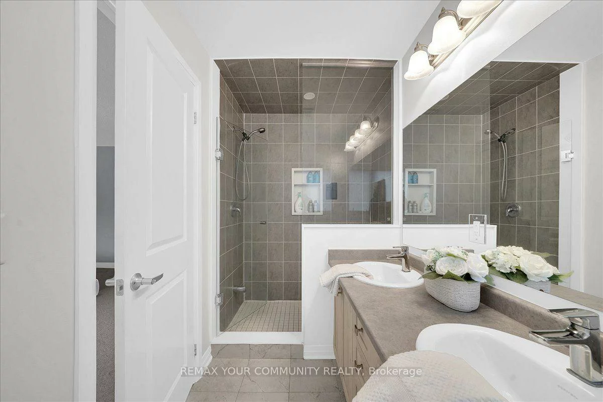 211, Landolfi, Bradford, Bradford West Gwillimbury