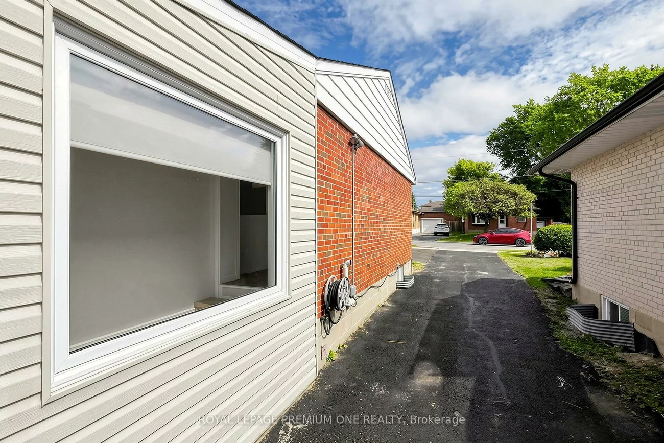 98, Thornton, Bradford, Bradford West Gwillimbury