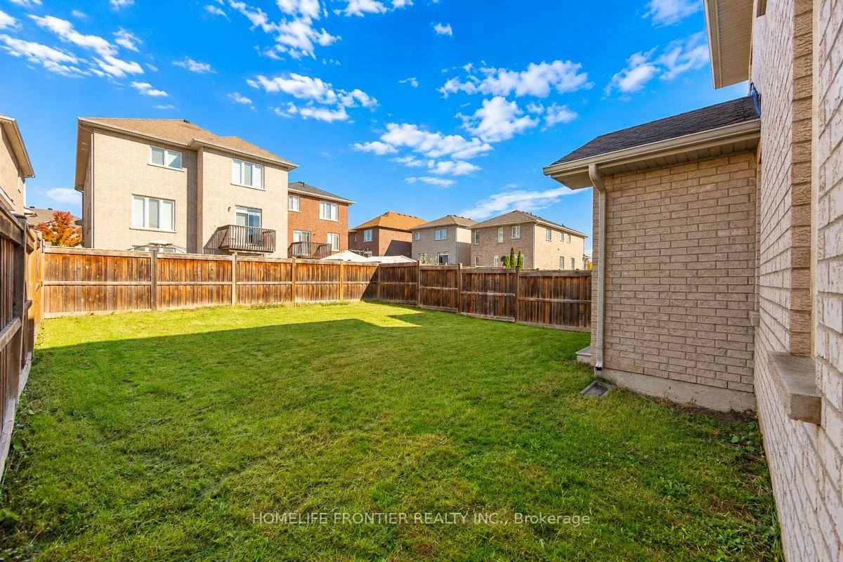 18, Hopkins, Bradford, Bradford West Gwillimbury