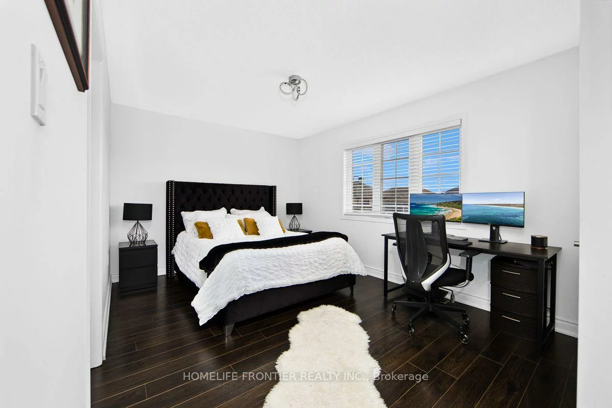 18, Hopkins, Bradford, Bradford West Gwillimbury