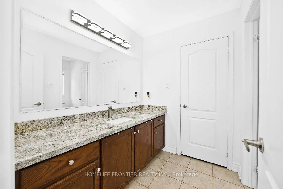18, Hopkins, Bradford, Bradford West Gwillimbury